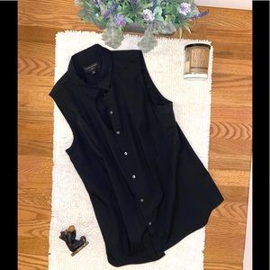 BANANA REPUBLIC sleeveless button down business blouse